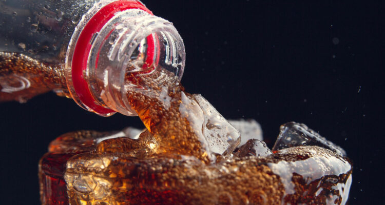 serving-cola-from-bottle-glass-full-ice